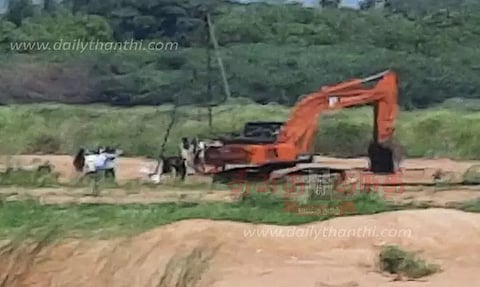 ஆழ்துளை கிணறு அமைக்கும் பணி