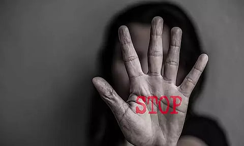 பெற்ற மகளை கர்ப்பமாக்கிய கொடூர தந்தை கைது..!