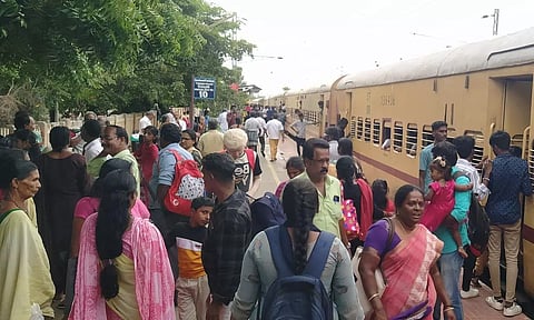 மதுரை-கோவை எக்ஸ்பிரஸ் ரெயிலில் கூடுதல் பெட்டிகள் இணைக்கப்படுமா?