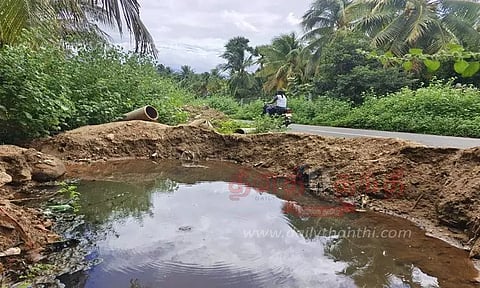 ஆனைமலையில் 3 இடங்களில் குடிநீர் குழாயில் உடைப்பு:பல லட்சம் லிட்டர் தண்ணீர் வீணாகுவதால் தட்டுப்பாடு அபாயம் -சீரமைக்க பொதுமக்கள் கோரிக்கை