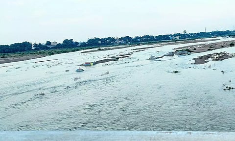 தென்பெண்ணையாற்றில் பெருக்கெடுத்து ஓடும் தண்ணீர்