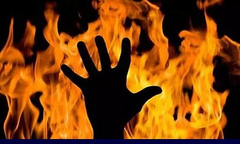 ஓய்வுபெற்ற அரசு ஊழியர் தீக்குளிப்பு