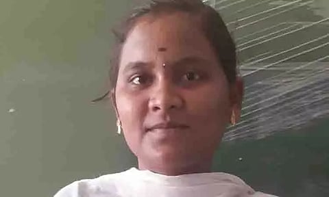 மாநில அளவிலான எறிபந்து போட்டிக்கு கரூர் மாணவி தேர்வு