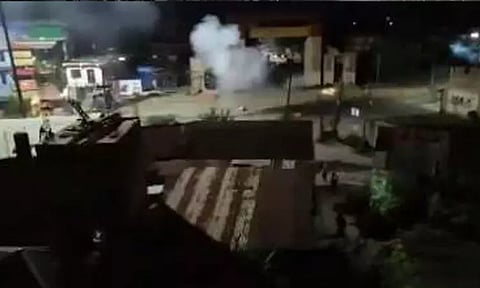 மணிப்பூர் முதல்-மந்திரி வீட்டை தாக்க முயற்சி: போராட்டக்காரர்களை தடுத்து நிறுத்திய போலீசார்