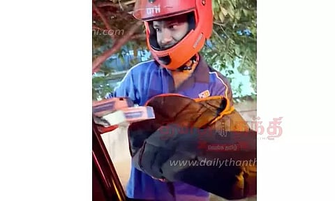 பெங்களூருவில் போக்குவரத்து நெரிசலில் 'பீட்சா' ஆர்டர் செய்து சாப்பிட்ட ஐ.டி. ஊழியர்