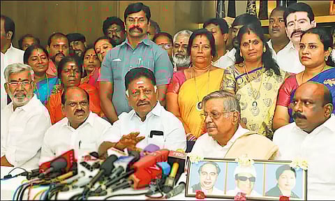 ''பா.ஜ.க. தலைமை எங்களுடன் தொடர்பில் இருக்கிறது'' ஓ.பன்னீர்செல்வம் பேட்டி