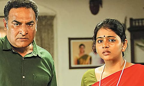 சர்ச்சை கதையம்ச படம்... 16 காட்சிகளை நீக்கிய தணிக்கை குழு