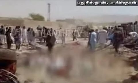 பாகிஸ்தானில் பயங்கரம்; தற்கொலைப்படை தாக்குதலில் 55 பேர் பலி