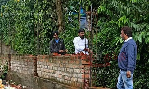 நடைபாதை ஆக்கிரமிப்பு அகற்றம்