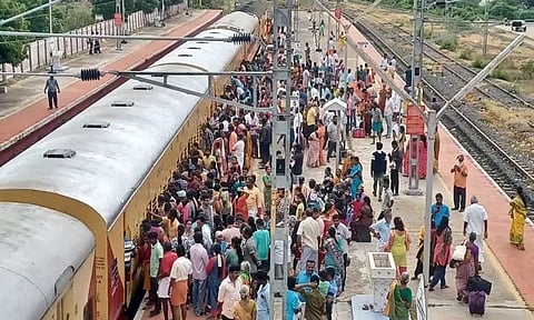 பொள்ளாச்சியில் முதல் முறையாக காசிக்கு புனித யாத்திரை செல்ல சிறப்பு ரெயில்