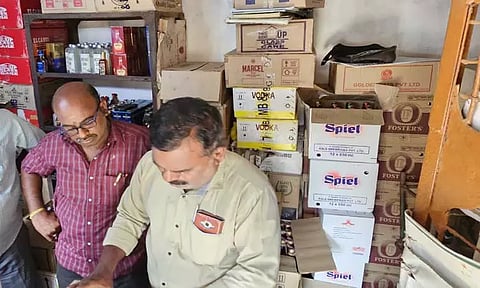 தூத்துக்குடியில்டாஸ்மாக் கடையில் மதுபாட்டில் திருட்டு