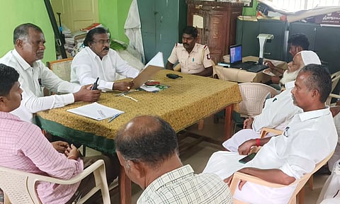 ஆழ்குழாய்கள் அமைத்து குடிநீர் வினியோகம்