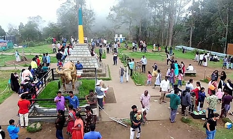 கொடைக்கானலில் குவிந்த சுற்றுலா பயணிகள்