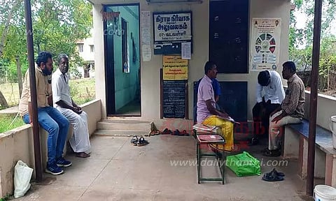 கிராம நிர்வாக அலுவலர் உள்பட 2 பேர் கைது