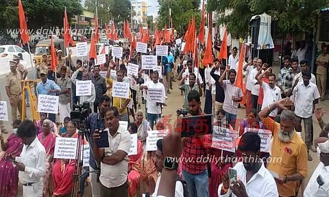 தடையை மீறி இந்து முன்னணியினர் ஆர்ப்பாட்டம்