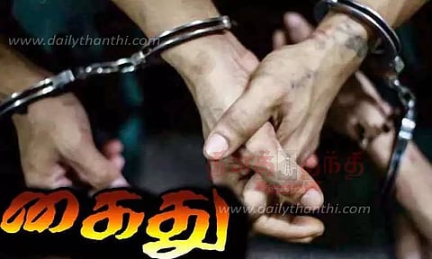 செல்போன் பறித்த 2 பேர் கைது