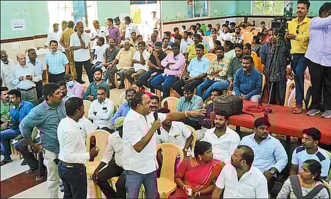 எண்ணூரில் தொழிற்சாலை விரிவாக்கம் குறித்து கருத்து கேட்பு கூட்டத்துக்கு பொதுமக்கள் எதிர்ப்பு