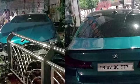 சென்னை அண்ணாசாலையில் சொகுசு கார் மோதி 3 பேர் காயம் - போலீசார் விசாரணை