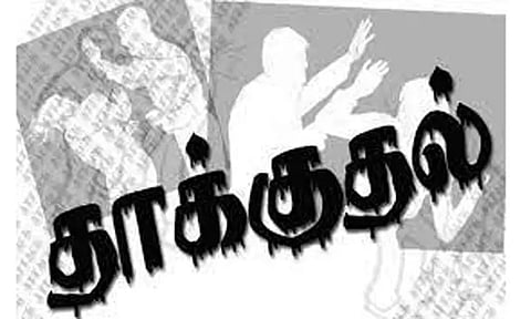 பெண் மீது செங்கலால் தாக்குதல்