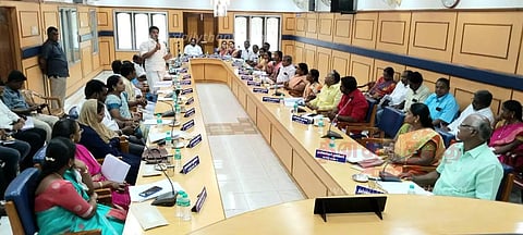 தேவையற்ற வேகத்தடைகளை அகற்ற வேண்டும்