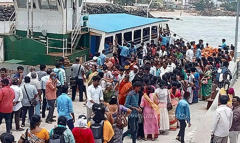 கன்னியாகுமரியில் குவிந்த சுற்றுலா பயணிகள்