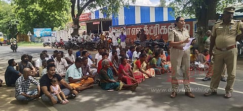 ஆட்டையாம்பட்டி அருகேடாஸ்மாக் கடை திறக்க எதிர்ப்பு; பொதுமக்கள் சாலை மறியல்ஒரு மணி நேரத்தில் கடை மூடப்பட்டது