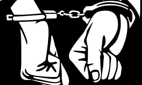 தங்க முலாம் பூசிய மோதிரத்தை அடகு வைக்க முயன்றவர் கைது