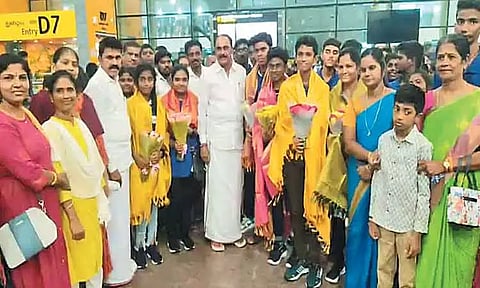 சென்னையில் இருந்து ரஷிய விண்வெளி ஆய்வு மையத்துக்கு சென்ற அரசு பள்ளி மாணவர்கள்