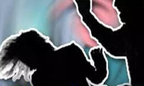 வீடு புகுந்து தாய்-மகள் மீது தாக்குதல்