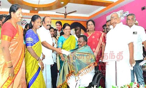 மாற்றுத்திறனாளிகள், திருநங்கைகளுக்கு நலத்திட்ட உதவிகள்