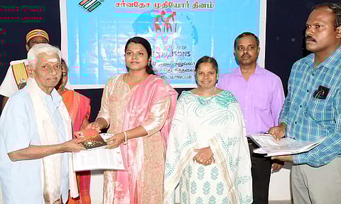 80 வயதை கடந்த மூத்த வாக்காளர்கள் கவுரவிப்பு