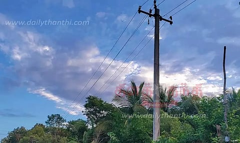 கூத்தாநல்லூர் அருகே, சாய்ந்த நிலையில் இருந்த மின்கம்பம் சீரமைக்கப்பட்டது.