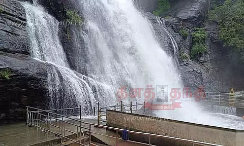 குற்றாலம் மெயின் அருவியில் குளிக்க தடை