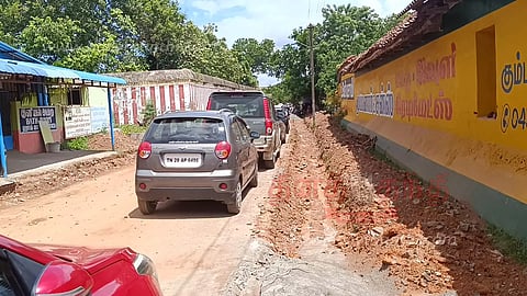 சாலை சீரமைக்கும் பணியை தொடங்கி விரைந்து முடிக்க வேண்டும்