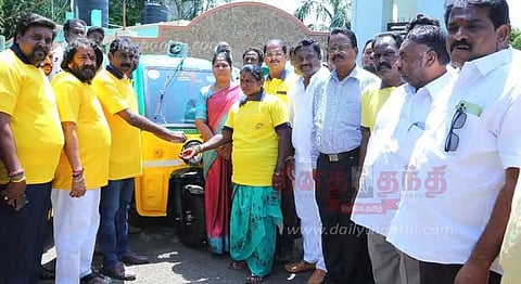 தூய்மை அருணை இயக்கம் சார்பில் 20 பேட்டரி வாகனங்கள்-டாக்டர் எ.வ.வே. கம்பன் வழங்கினார்