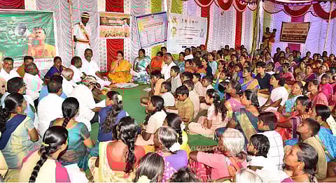 தர்மபுரி மாவட்டத்தில் காந்தி ஜெயந்தியையொட்டி251 ஊராட்சிகளிலும் கிராமசபை கூட்டம்பாலஜங்கமனஅள்ளியில் கலெக்டர் சாந்தி பங்கேற்பு