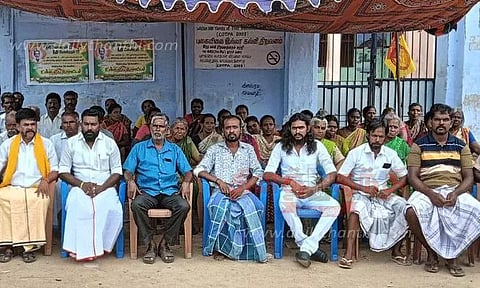 விபத்தில் விவசாயி பலி; இழப்பீடு வழங்கக்கோரி உறவினர்கள் போராட்டம்