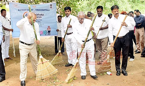 கோர்ட்டு, பொன்மலை பணிமனையில் தூய்மைப்பணி