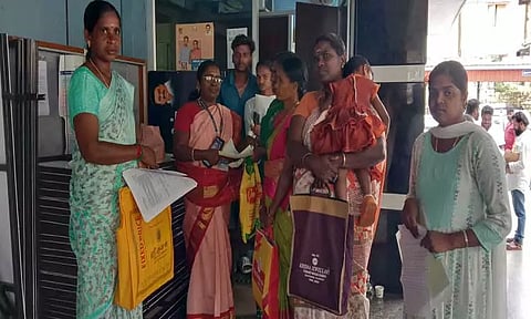 ஊர்நல அலுவலருக்கு தனி அறை ஒதுக்க வேண்டும்