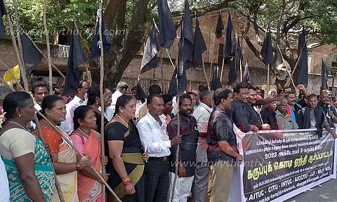 தொழிற்சங்கத்தினர் கருப்புக்கொடி ஆர்ப்பாட்டம்