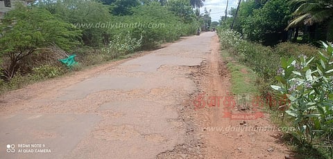 குண்டும், குழியுமான சாலை சீரமைக்கப்படுமா?