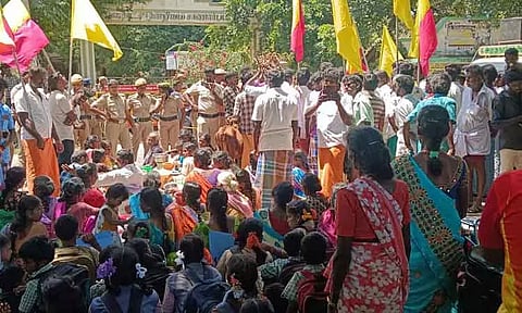 கிராம மக்கள் குடியேறும் போராட்டம்