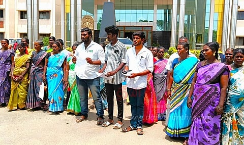 அடிப்படை வசதிகள் கோரி கலெக்டர் அலுவலகத்தில் பொதுமக்கள் மனு