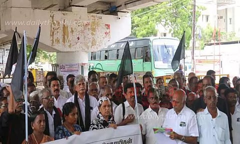 விவசாய சங்கத்தினர் ஆர்ப்பாட்டம்