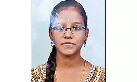 என்ஜினீயரிங் மாணவி தூக்குப்போட்டு தற்கொலை