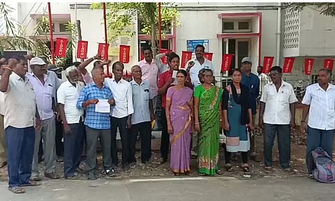 கிராமிய அஞ்சல் ஊழியர் சங்கத்தினர் வேலை நிறுத்த போராட்டம்