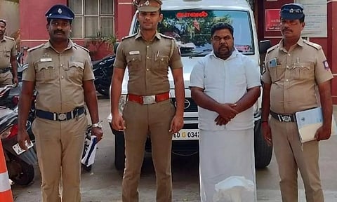 மோட்டார் சைக்கிளில் கஞ்சா கடத்தியவர் கைது