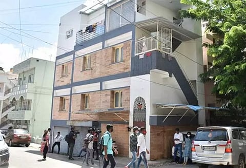 தொழில் அதிபர்களின் வீடு, அலுவலகம் உள்பட பெங்களூருவில் 15 இடங்களில் வருமான வரி சோதனை