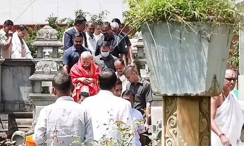 சிருங்கேரி சாரதாம்மாள் கோவிலில் ஆர்.எஸ்.எஸ். தலைவர் சாமி தரிசனம்