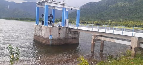 நீர்ப்பிடிப்பு பகுதியில் மழை பெய்யாததால்மஞ்சளாறு அணைக்கு நீர்வரத்து குறைந்ததுமுதல்போக பாசனத்திற்கு தண்ணீர் திறக்கப்படுமா?